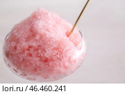 Чаша десерт с вкусным бритым льдом, крупным планом. Стоковое фото, фотограф Pixel_shot / Фотобанк Лори