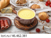 Сырное фондю с закусками на столе. Стоковое фото, фотограф Pixel_shot / Фотобанк Лори