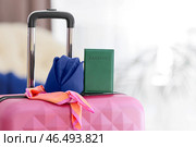 Упакованный чемодан с паспортом и униформой стюардессы в помещении. Стоковое фото, фотограф Pixel_shot / Фотобанк Лори