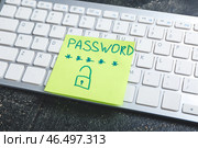 Клавиатура ПК и бумага с текстом ПАРОЛЬ на темном фоне. Концепция взлома. Стоковое фото, фотограф Pixel_shot / Фотобанк Лори