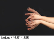Стробоскопическое фото женских рук, двигающихся на темном фоне. Стоковое фото, фотограф Pixel_shot / Фотобанк Лори