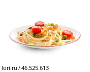 Тарелка с вкусной пастой примавера на белом фоне. Стоковое фото, фотограф Pixel_shot / Фотобанк Лори