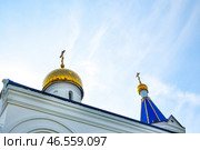 Купола церкви в честь иконы Божией Матери "Целительница". Город Тюмень (2015 год). Стоковое фото, фотограф Александр Тараканов / Фотобанк Лори