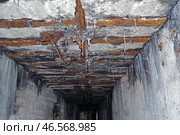Подземная потерна одного из береговых укреплений периода второй мировой войны. An underground postern of one of the coastal fortifications of the Second World War period. (2020 год). Стоковое фото, фотограф Татьяна Д / Фотобанк Лори