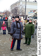 Город Ялуторовск. Масленица. Женщина-казачка с плеткой в руках. Редакционное фото, фотограф Александр Тараканов / Фотобанк Лори