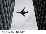 Самолет Ту-160 во время показательного полета над городом. Стоковое фото, фотограф Артем Геодакян / ТАСС / Фотобанк Лори