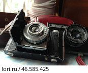 Винтажные фотоаппараты Kodak Compur и Вилия-авто (2014 год). Редакционное фото, фотограф Ирина Климкович / Фотобанк Лори
