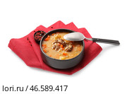 Чаша с вкусным ячменным супом из говядины на белом фоне. Стоковое фото, фотограф Pixel_shot / Фотобанк Лори