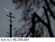 Полумесяц и православный восьмиконечный крест. Стоковое фото, фотограф Владимир Смирнов / ТАСС / Фотобанк Лори