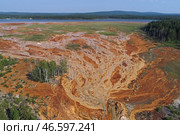 Водоем, загрязненный осадками металлов. Стоковое фото, фотограф Донат Сорокин / ТАСС / Фотобанк Лори
