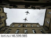 Стратегический бомбардировщик Ту-160 и самолет-заправщик Ил-78 во время показательного полета. Стоковое фото, фотограф Сергей Бобылев / ТАСС / Фотобанк Лори