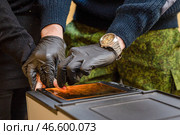 Процедура снятия отпечатков пальцев. Стоковое фото, фотограф Александр Река / ТАСС / Фотобанк Лори