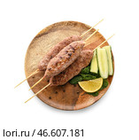 Тарелка шашлыков с вкусным люля-кебабом на белом фоне. Стоковое фото, фотограф Pixel_shot / Фотобанк Лори