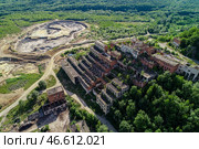 Приморский край. Территория заброшенного Хрустальненского горно-обогатительного комбината в поселке городского типа Кавалерово. Стоковое фото, фотограф Юрий Смитюк / ТАСС / Фотобанк Лори