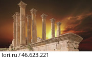 Temple of Zeus, Jordanian city of Jerash (Gerasa of Antiquity), capital and largest city of Jerash Governorate, Jordan. Against the background of the sunset. Стоковое видео, видеограф Владимир Журавлев / Фотобанк Лори