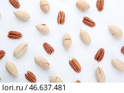 Вкусные орехи пекан на белом фоне. Стоковое фото, фотограф Pixel_shot / Фотобанк Лори