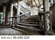Лестница в заброшенном здании. Стоковое фото, фотограф Дмитрий Ягодкин / ТАСС / Фотобанк Лори