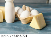 Различные молочные продукты без лактозы на деревянном фоне. Стоковое фото, фотограф Pixel_shot / Фотобанк Лори