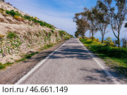 Вид асфальтированной дороги на курорте. Стоковое фото, фотограф Pixel_shot / Фотобанк Лори