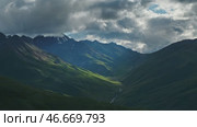 Mountain landscape with sun rays. Стоковое видео, видеограф Михаил Коханчиков / Фотобанк Лори
