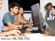 Concentrated junior software developer working in IT startup. Стоковое фото, фотограф Яков Филимонов / Фотобанк Лори