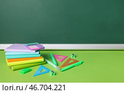 Канцелярские товары на цветном столе в классе. Празднование Дня Пи. Стоковое фото, фотограф Pixel_shot / Фотобанк Лори