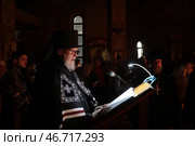 Епископ Балашихинский и Орехово-Зуевский во время чтения канона Андрея Критского, Троицкий храм Реутова. Редакционное фото, фотограф Дмитрий Неумоин / Фотобанк Лори