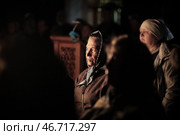 Люди на литургий, Троицкий храм Реутова. Редакционное фото, фотограф Дмитрий Неумоин / Фотобанк Лори
