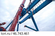 Moscow, Russia - September 2018: Gantry crane with hook for lifting. Редакционное фото, фотограф David Kashakhi / Фотобанк Лори