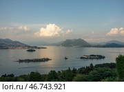 Вид на острова Борромео (Borromean ) на озере Маджоре (Maggiore), Пьемонт, Италия, Европа (2018 год). Стоковое фото, фотограф Дымов Игорь / Фотобанк Лори