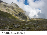 Горный ландшафт в массиве Монте-Роза ( Monte Rosa ) недалеко от Пунта-Индрена ( Punta Indren ). Регион Аланья-Вальсезия, Италия (2018 год). Стоковое фото, фотограф Дымов Игорь / Фотобанк Лори