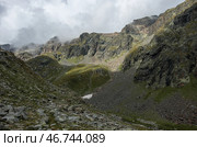 Горный ландшафт в массиве Монте-Роза ( Monte Rosa ) недалеко от Пунта-Индрена ( Punta Indren ). Регион Аланья-Вальсезия, Италия (2018 год). Стоковое фото, фотограф Дымов Игорь / Фотобанк Лори