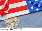 Флаг США и долларовые банкноты на синем фоне. Стоковое фото, фотограф Pixel_shot / Фотобанк Лори
