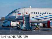 Подготовка самолета к полету (2024 год). Редакционное фото, фотограф Sergey Rusanov / Фотобанк Лори