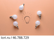 Творческая композиция с лампочки на цвет фона. Понятие уникальности. Стоковое фото, фотограф Pixel_shot / Фотобанк Лори