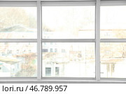 Большое современное металлопластиковое окно. Стоковое фото, фотограф Pixel_shot / Фотобанк Лори