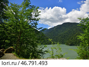 Highland Lake Ritsa in Abkhazia in June. Стоковое фото, фотограф Володина Ольга / Фотобанк Лори