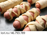 Вкусные рулетики на противне, крупным планом. Стоковое фото, фотограф Pixel_shot / Фотобанк Лори