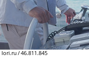Close-up of the captain's hands at the helm. He controls the movement of the yacht. Стоковое видео, видеограф Aleksey Kidisyuk / Фотобанк Лори