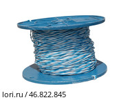 Двухцветный скрученный кроссировочный провод на белом фоне. Multicolor telecommunication network cables isolated on white. Стоковое фото, фотограф Татьяна Д / Фотобанк Лори