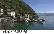 Landscape on Como lake between mountains in Italy. Стоковое видео, видеограф Михаил Коханчиков / Фотобанк Лори