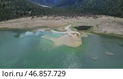 Winding river and lake in Alps. Стоковое видео, видеограф Михаил Коханчиков / Фотобанк Лори