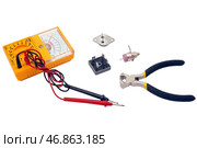 Желтый стрелочный мультиметр на белом фоне. Yellow arrow multimeter on a white background. Стоковое фото, фотограф Татьяна Д / Фотобанк Лори