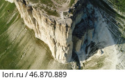 A view over white mountain cliffs, with hills and valleys, with green meadows on blue sky background. Стоковое фото, фотограф David Kashakhi / Фотобанк Лори