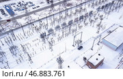 Electrical substation with transformers distributing high voltage throughout city. Стоковое фото, фотограф David Kashakhi / Фотобанк Лори