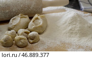 Wooden Board with rolling pin, flour, dumplings and cakes. Стоковое фото, фотограф David Kashakhi / Фотобанк Лори