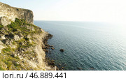 Green slope near calm water and the endless horizon on clear blue sky background. Стоковое фото, фотограф David Kashakhi / Фотобанк Лори