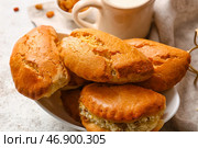 Тарелка вкусных сочников с творогом на светлом фоне. Стоковое фото, фотограф Pixel_shot / Фотобанк Лори