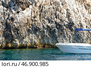 Современная лодка на морском курорте. Стоковое фото, фотограф Pixel_shot / Фотобанк Лори