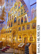 Санкт-Петербург. Лахтинская улица, дом 17. Церковь св. блаженной Ксении Петербургской. Иконостас. Редакционное фото, фотограф Александр Алексеев / Фотобанк Лори
